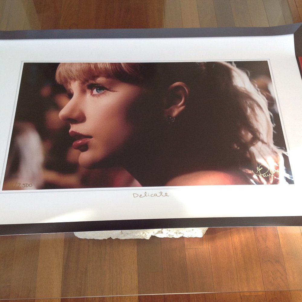 Taylor Swift Limited Edition Lithograph #911/2500